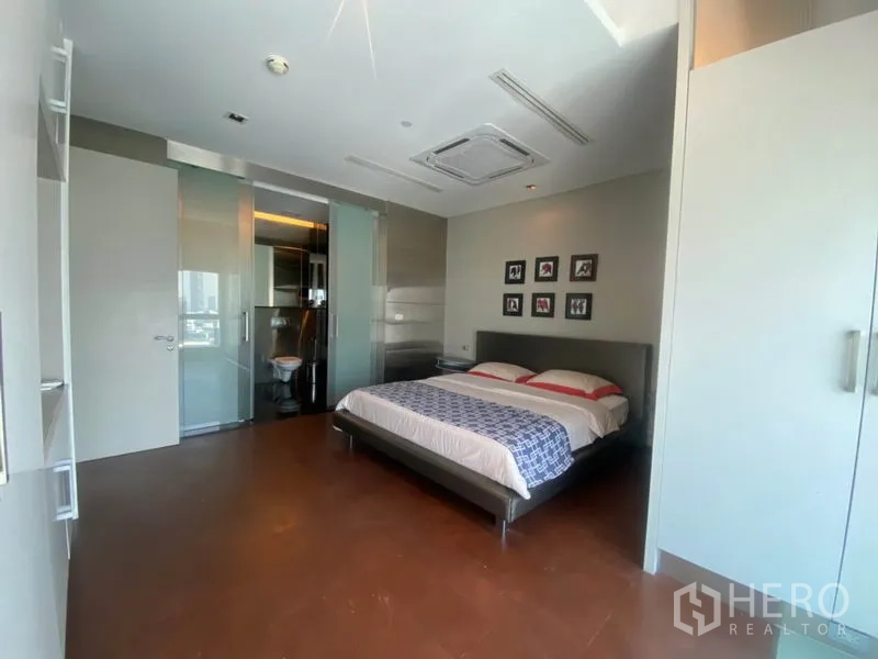 Condominium for rent in Sathon, Bangkok - Second bedroom facing an ensuite with sliding glass doors and built-in closets.