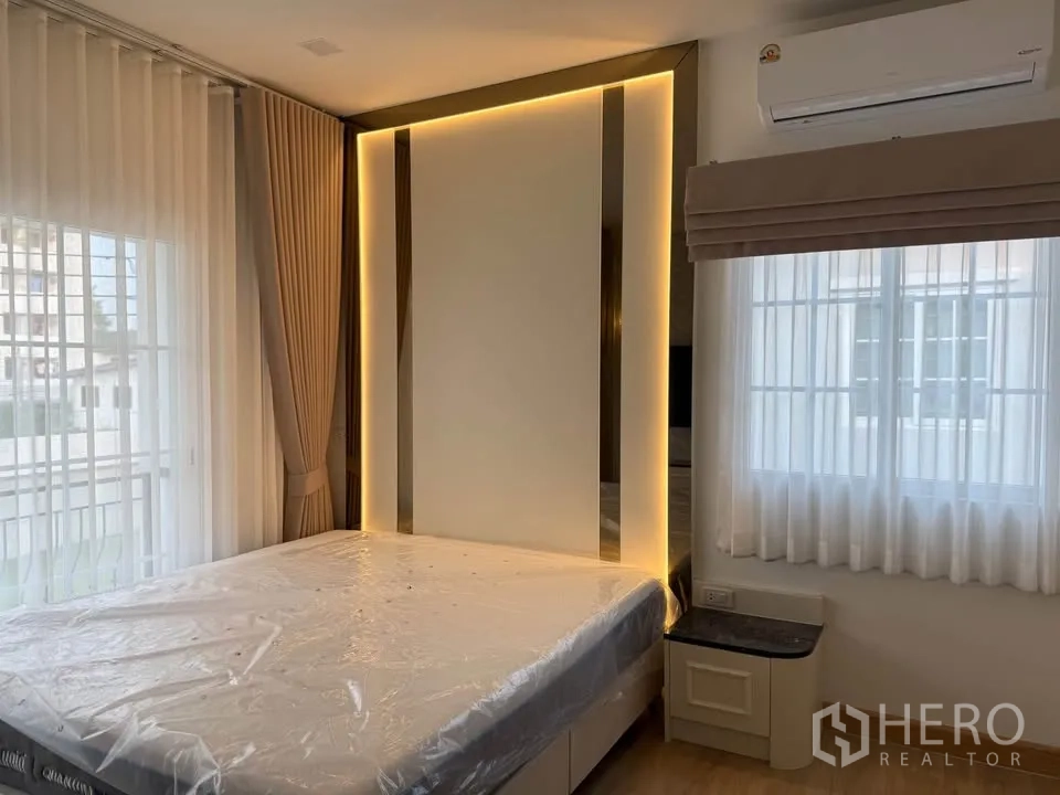Semi-detached House for rent in Mueang Samut Prakan, Samut Prakan - Bedroom with large windows, headboard feature lighting, and air conditioner.