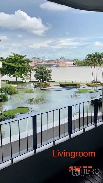 公寓 出租在Yan Nawa, Bangkok - 客厅阳台景观，俯瞰景观水庭并远眺湄南河。