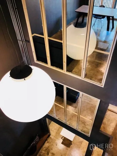 Home Office for rent in Huai Khwang, Bangkok - Double-height stairwell featuring a globe pendant and mirrored panels.