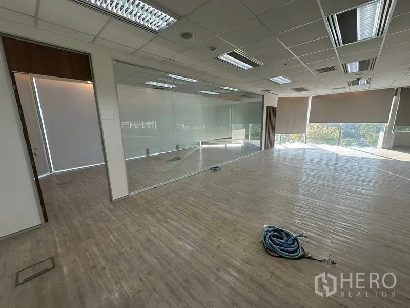 Office Space for rent in Khlong Toei, Bangkok - Glass-partitioned meeting room with wood floors and abundant daylight.