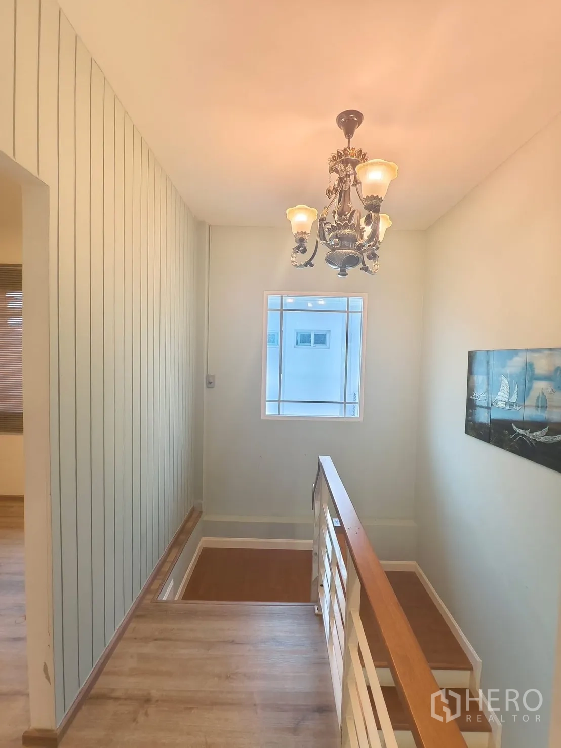 Detached House for rent in Bang Kapi, Bangkok - Stair hall with chandelier and window bringing natural light.