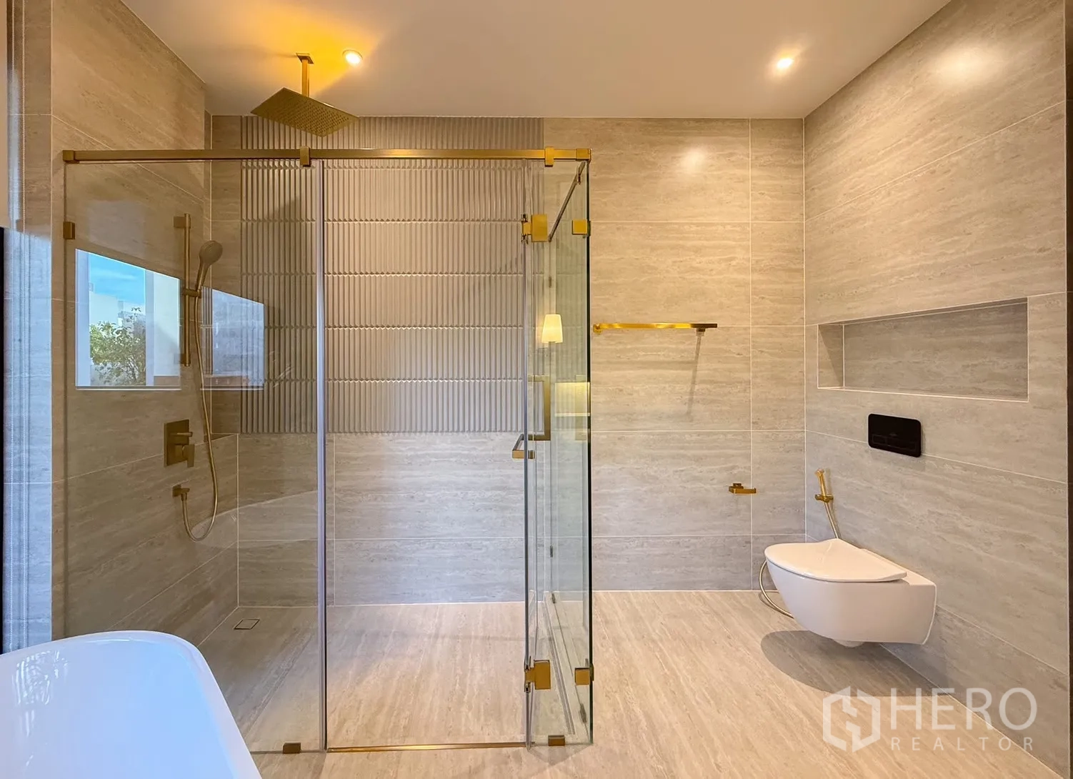 Detached House for rent or sale in Bang Kapi, Bangkok - Private courtyard garden with mature tree beside floor-to-ceiling glass.
