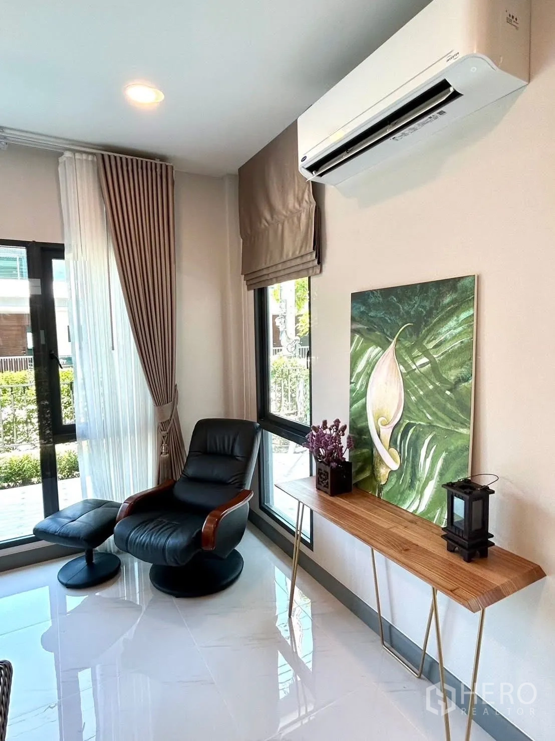 Detached House for rent in Bang Phli, Samut Prakan - Cozy reading nook with recliner, ottoman, and large windows.