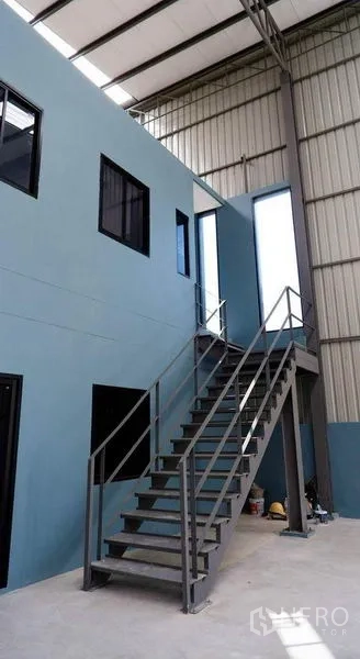 Warehouse for rent in Bueng Kum, Bangkok - Steel staircase leading to a mezzanine office inside the high-ceiling warehouse.