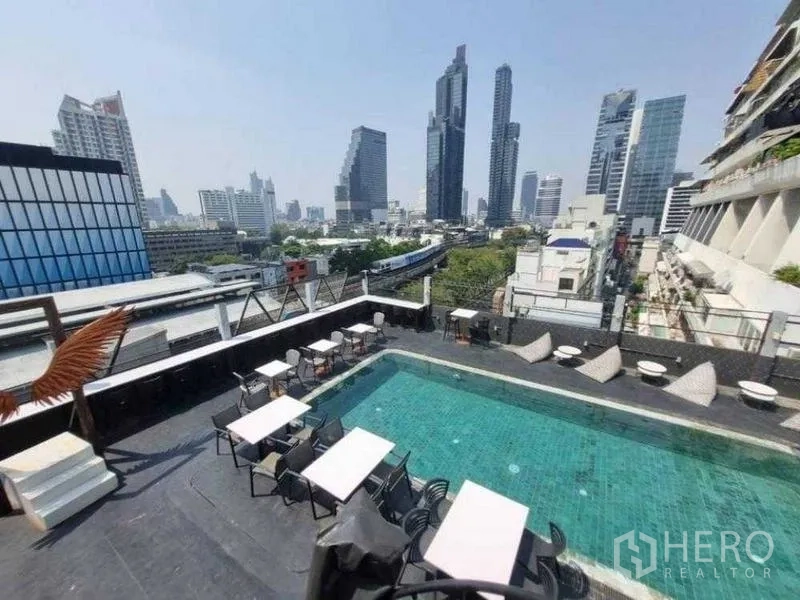 Retail Space for rent in Bang Rak, Bangkok - Rooftop pool beside alfresco dining with panoramic city views.