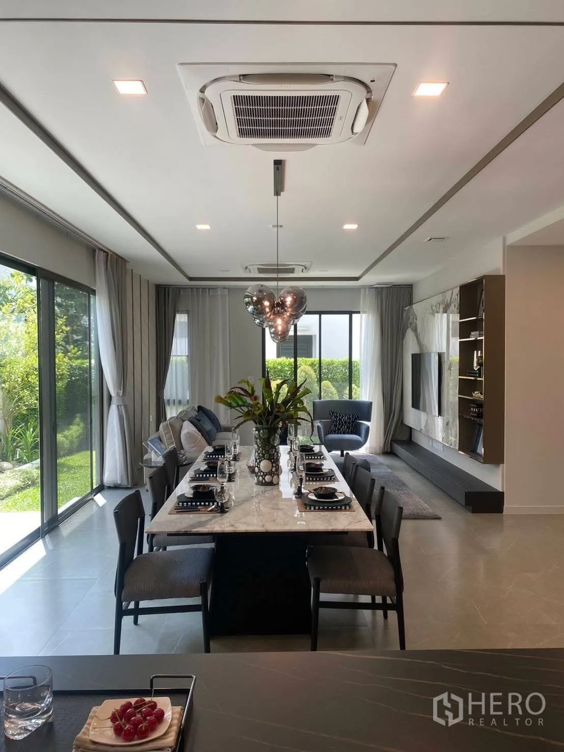 Detached House for rent or sale in Bang Phli, Samut Prakan - Open-plan dining and living space with sliding doors to the garden.