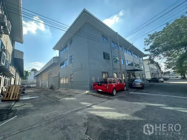 Warehouse for rent in Saphan Sung, Bangkok - Rear angle of warehouse complex with driveway and parking bays.