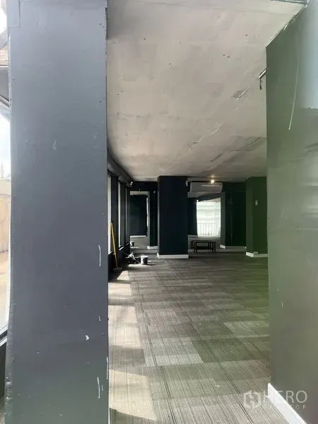 Retail Space for rent in Watthana, Bangkok - Retail space with unfinished ceiling, structural columns and a window‑lined wall.