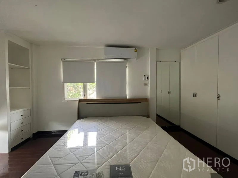 Detached House for rent in Saphan Sung, Bangkok - Bedroom with double bed, fitted wardrobes and air conditioning.