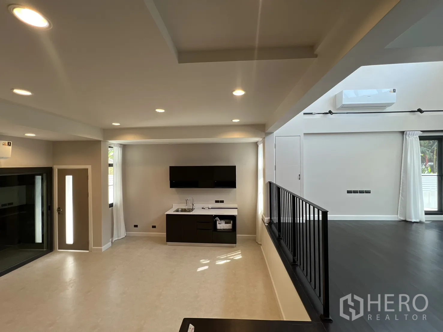 Property Image #15 for property HRE00132