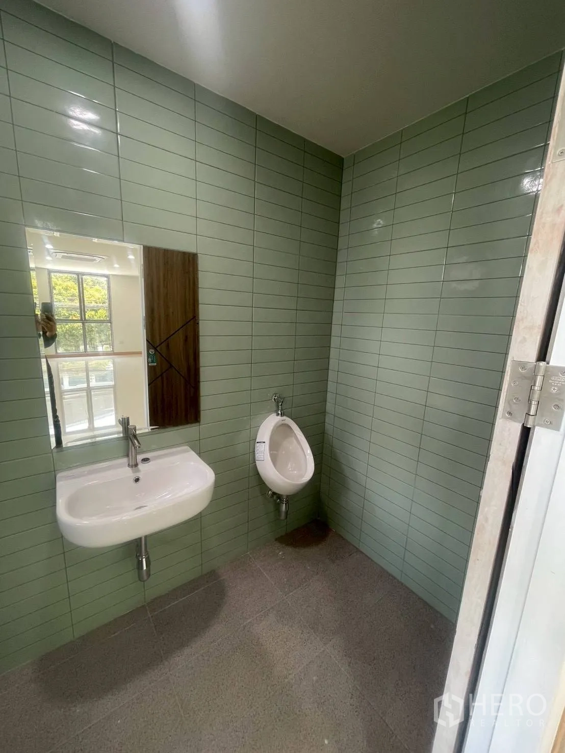 Property Image #10 for property HRE00318