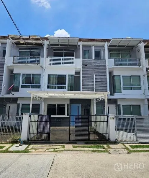 Home Office for rent or sale in Suan Luang, Bangkok - Front exterior of modern three-storey home office with fence and carport