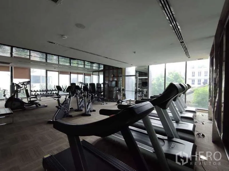 Condominium for rent in Bang Rak, Bangkok - Fully equipped fitness center with treadmills, bikes and free weights.