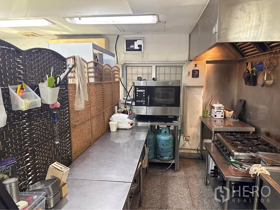 Retail Space for rent in Watthana, Bangkok - Fully fitted commercial kitchen with gas range, oven, extractor hood, and prep surfaces.