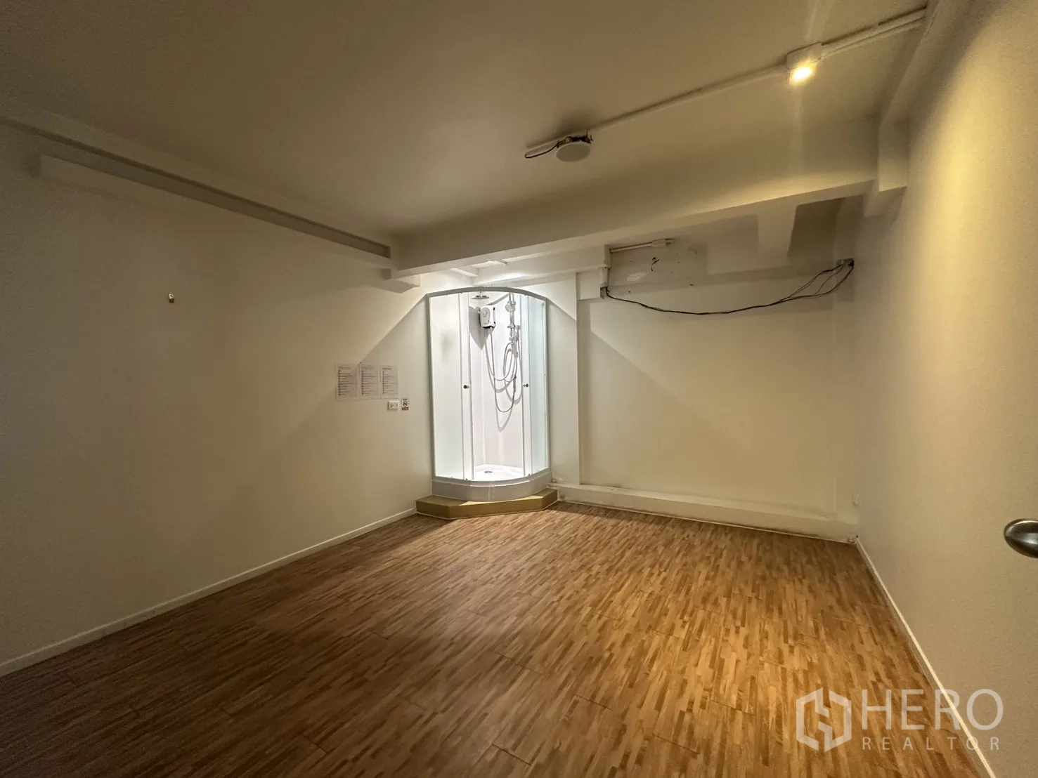 Property Image #7 for property HRE00454