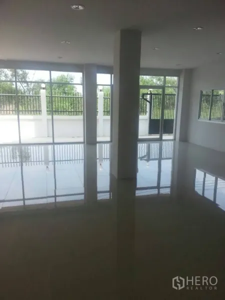 Factory for rent or sale in Khlong Luang, Pathum Thani - Bright open‑plan office with full‑height windows looking out to the perimeter fence.