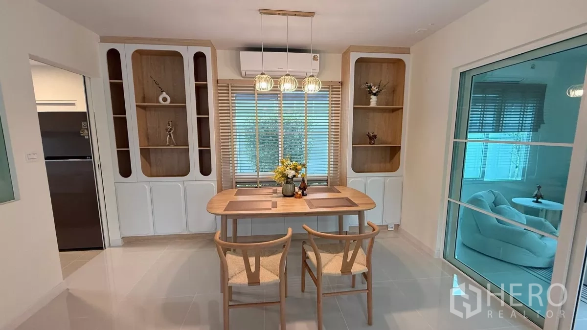 Detached House for rent in Bang Phli, Samut Prakan - Dining room with built-in cabinetry and window blinds next to a sliding glass door.