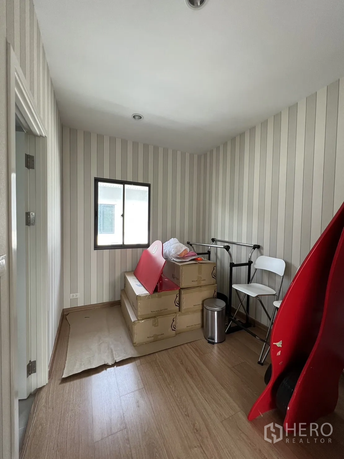 Detached House for sale in Suan Luang, Bangkok - Compact study or spare room with striped wallpaper and window.