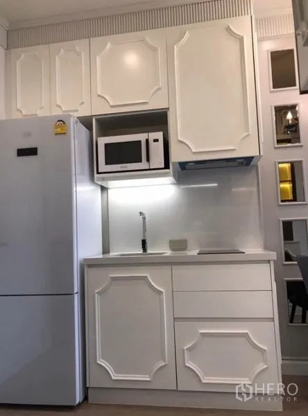 Condominium for rent in Watthana, Bangkok - White pantry with fridge, microwave and electric cooktop