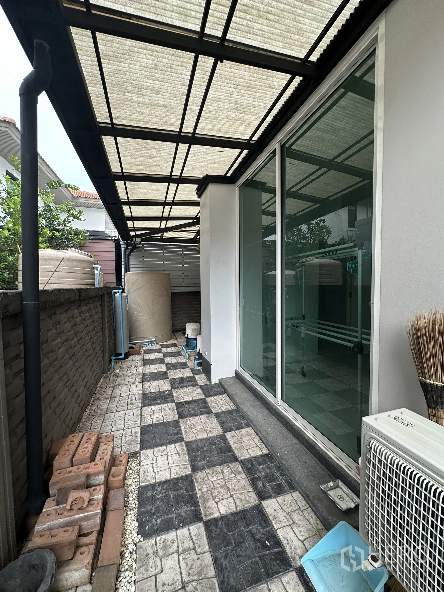 Detached House for rent in Lam Luk Ka, Pathum Thani - Covered terrace by sliding doors with checkerboard paving.
