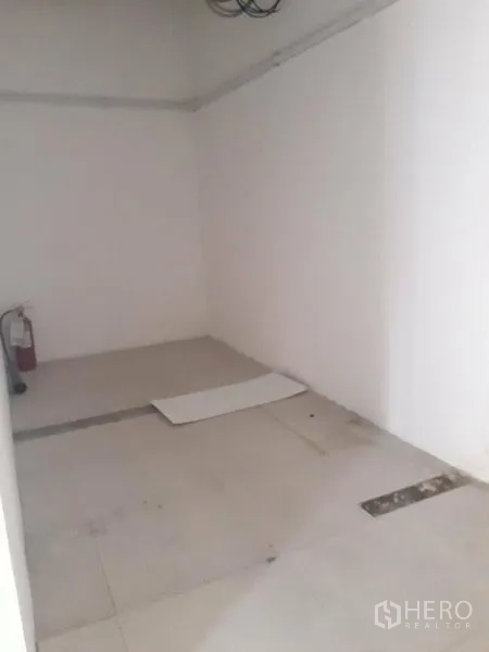 Retail Space for rent in Watthana, Bangkok - Compact storage or utility room with white walls and a fire extinguisher.