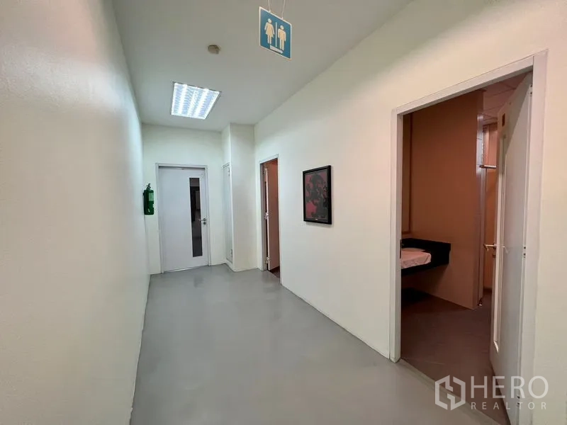 Office Space for rent in Bueng Kum, Bangkok - Clean corridor with bright lighting leading to restrooms and service rooms.