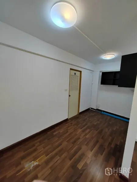 Retail Space for rent in Khlong Toei, Bangkok - Back office room with wooden floor, storage shelving and door to restroom