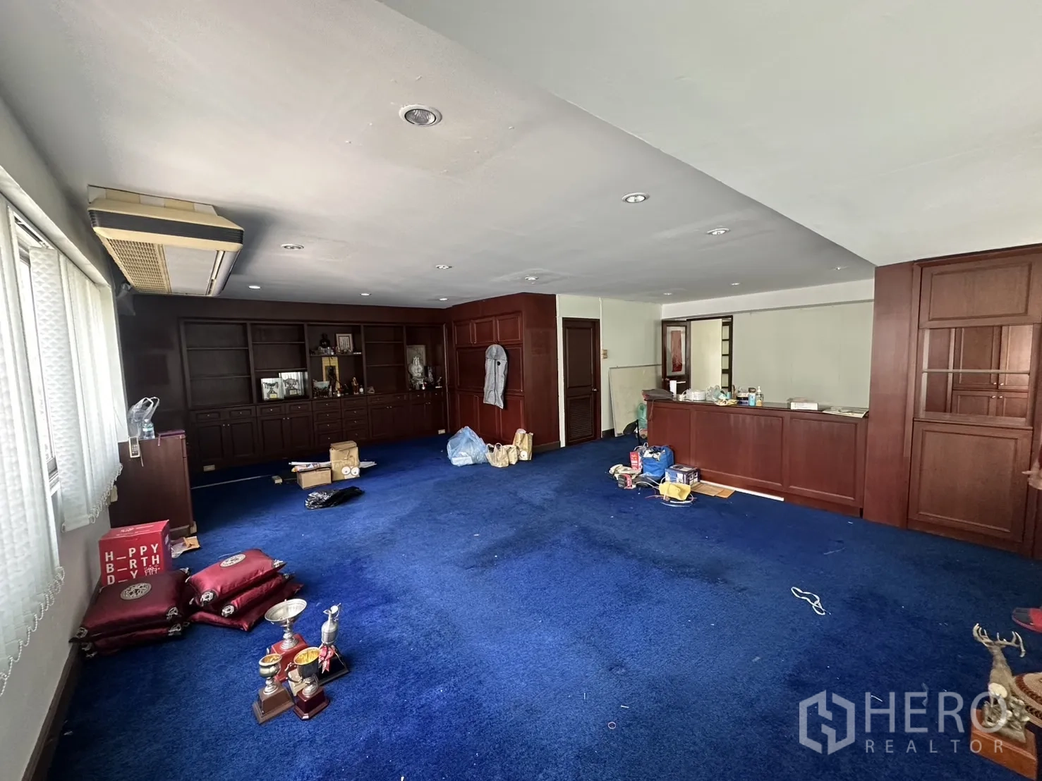 Retail Space for rent in Watthana, Bangkok - Large room with blue carpet and wood cabinetry, suitable for boardroom.