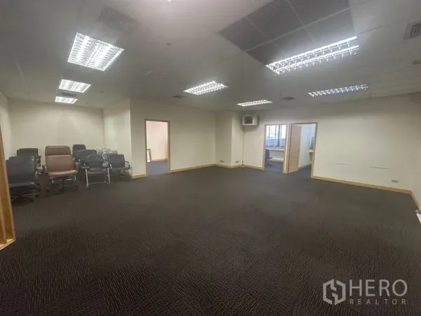 Office Space for rent in Bang Na, Bangkok - Large open-plan workspace with carpet tiles and fluorescent ceiling lights.