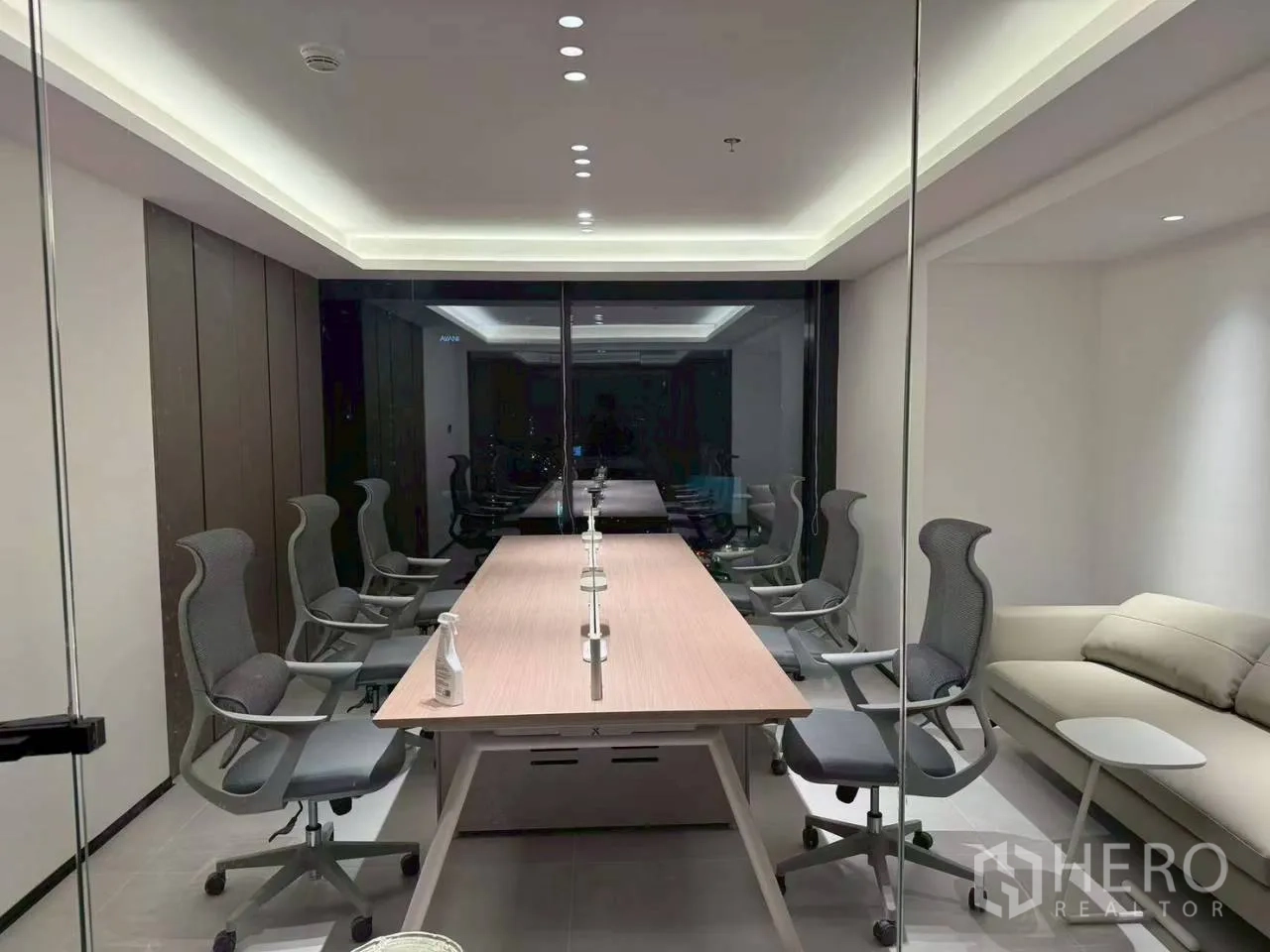 Office Space for rent in Din Daeng, Bangkok - Glass-walled conference room with a long table, ergonomic chairs, and a sofa.