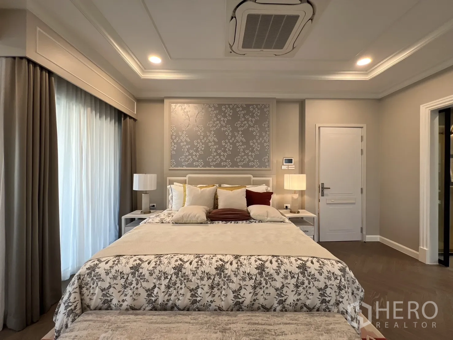 Detached House for rent in Saphan Sung, Bangkok - Primary bed with soft lighting, tray ceiling and balcony curtain wall.