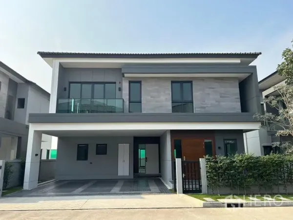独立式住宅 出租 - 邦普里两层独栋别墅外观，带阳台与双车位车棚。