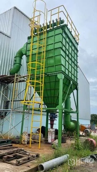 工厂 出售在Nikhom Phatthana, Rayong - 厂内绿色除尘设备，配黄色爬梯。