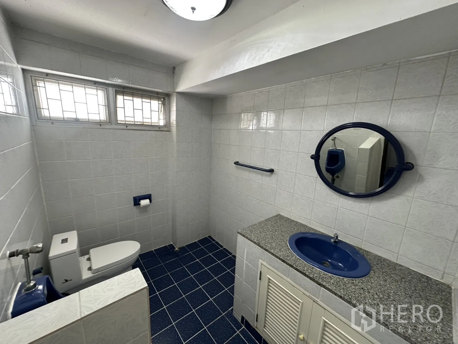 Retail Space for rent in Watthana, Bangkok - Tiled bathroom with blue sink, mirror and urinal.