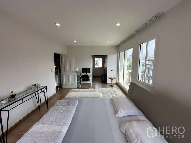 Detached House for sale in Sai Mai, Bangkok - Master bedroom view toward the balcony and study nook.