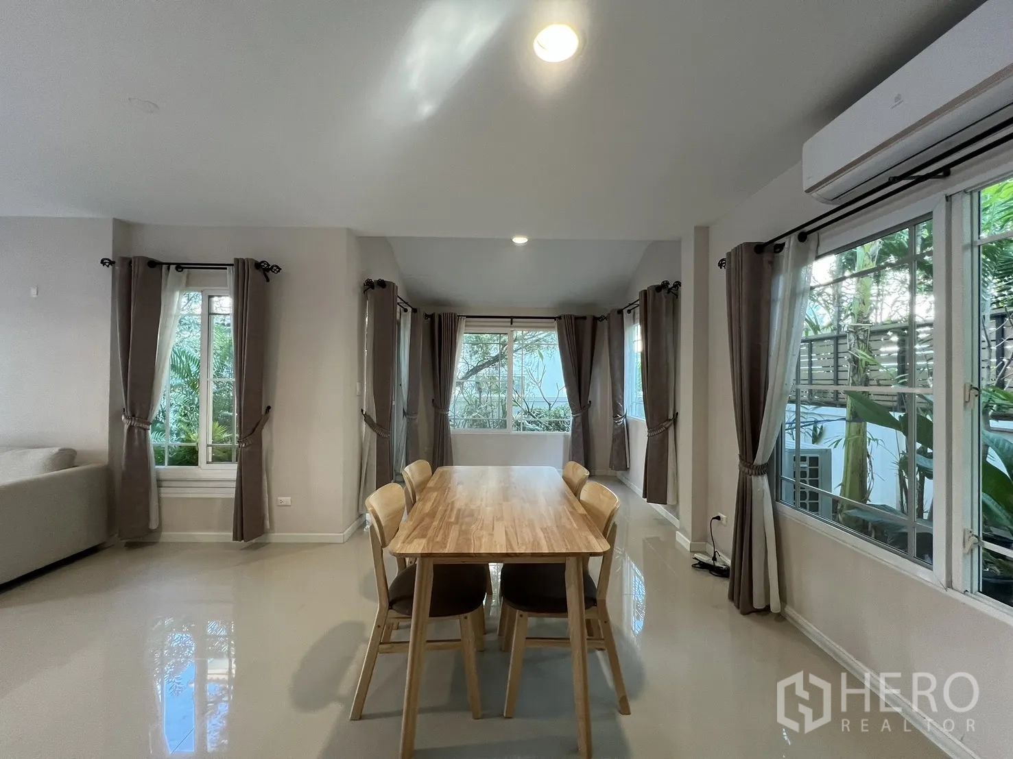 Property Image #26 for property HRE00542