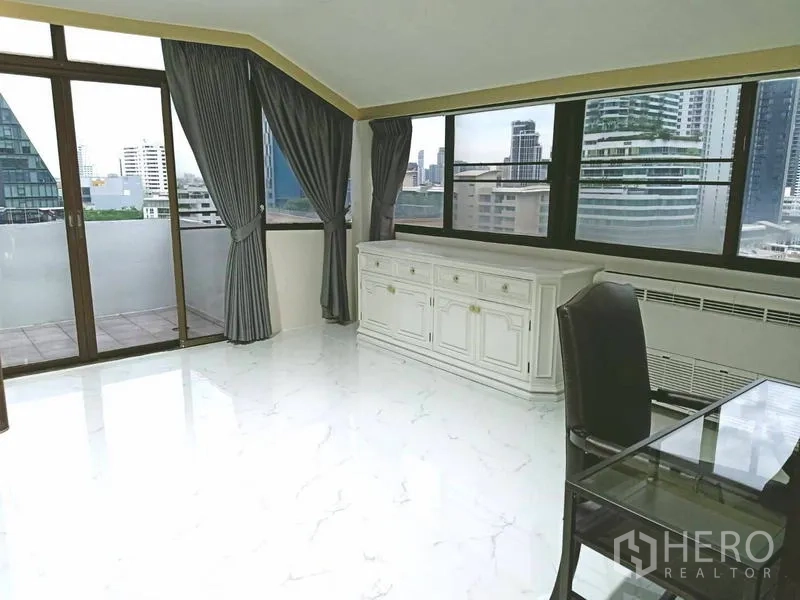 คอนโด for ในWatthana, Bangkok - ห้องทำงาน/ซันรูมสว่าง วิวเมืองและประตูออกระเบียง