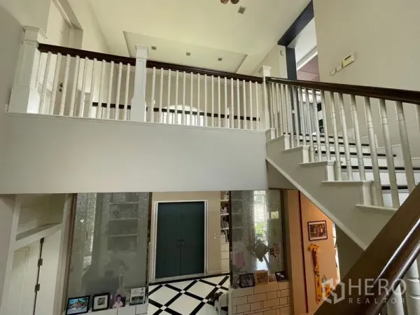 Detached House for rent in Bang Phli, Samut Prakan - Double-height foyer with white staircase and balustrade overlooking the entrance.