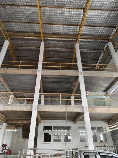 Warehouse for rent in Phra Khanong, Bangkok - Front view of three-tier mezzanine structure beneath an insulated roof.