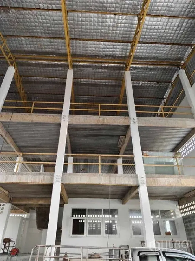Warehouse for rent in Phra Khanong, Bangkok - Front view of three-tier mezzanine structure beneath an insulated roof.