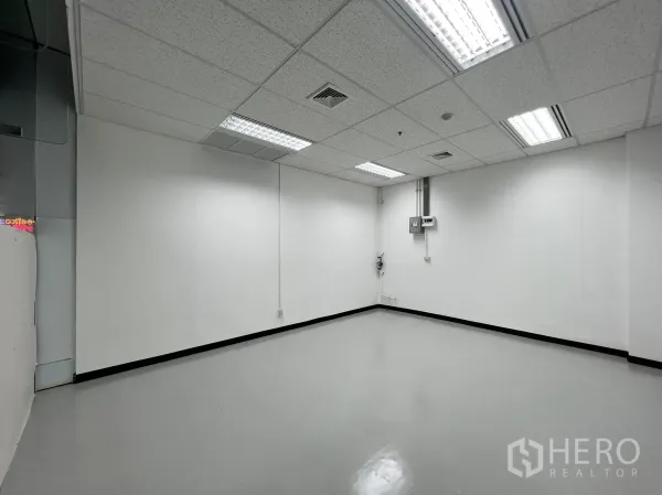 Retail Space for rent in Watthana, Bangkok - Open-plan retail room with drop ceiling lights, A/C vents and convenient power outlets.