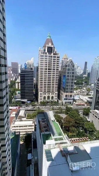 คอนโด ให้เช่าหรือขายในSathon, Bangkok - วิวสกายไลน์ย่านธุรกิจสาทรจากชั้นสูงของคอนโด
