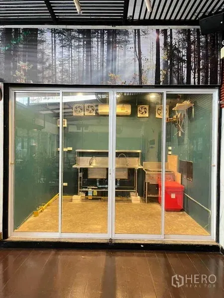 Retail Space for rent in Khlong Toei, Bangkok - Full-height glass shopfront showing stainless sink and equipment inside a 9 sq.m retail unit.