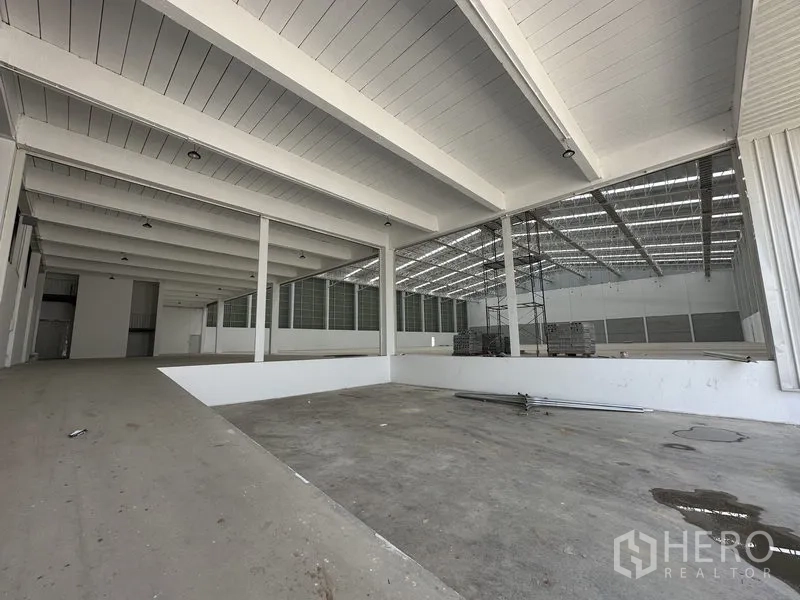 Factory for rent in Pathum Thani - Rear service bay and staging area beside the main production hall.