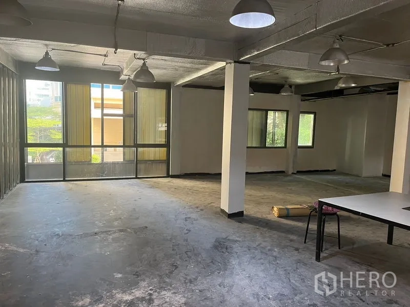 Retail Space for rent in Pathum Wan, Bangkok - Corner area with floor-to-ceiling windows facing greenery, ideal for display frontage.