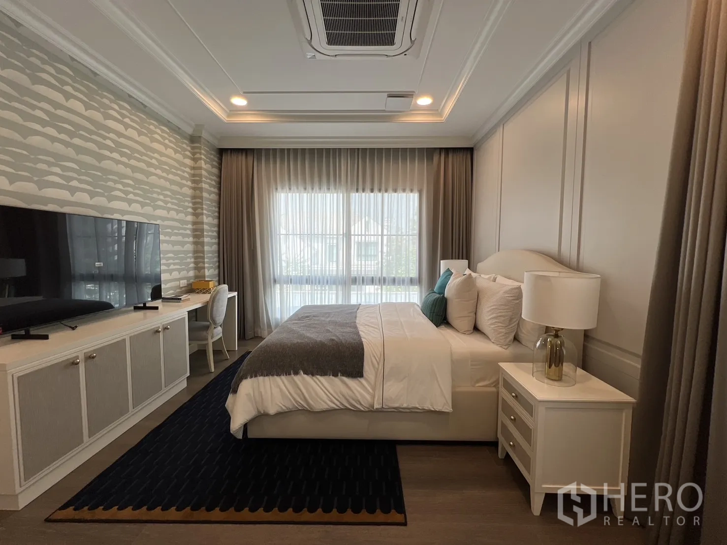 Detached House for rent in Saphan Sung, Bangkok - Second bedroom wall with TV cabinet and working desk.