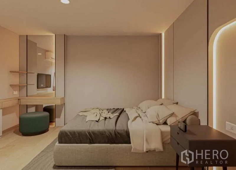 คอนโด ให้เช่าในHuai Khwang, Bangkok - ห้องนอนอบอุ่น ไฟตกแต่ง มุมโต๊ะเครื่องแป้ง และชั้นลอย