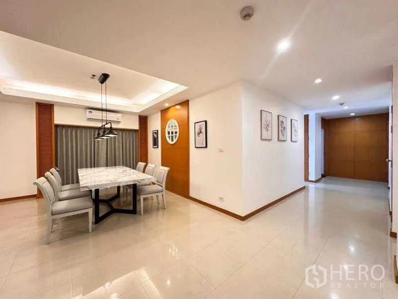 Apartment for rent - Open dining area with recessed ceilings, neutral walls and ample circulation space.