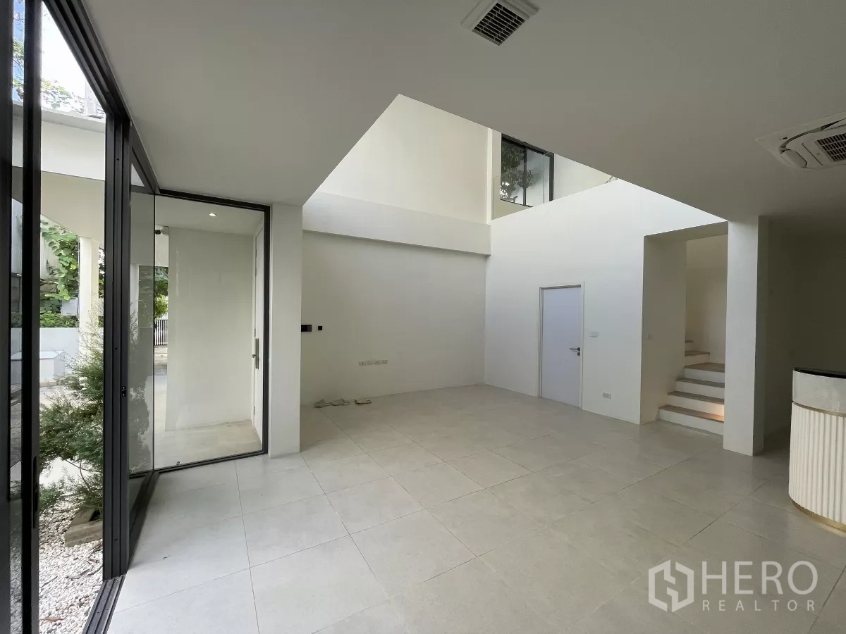 Home Office for rent in Don Mueang, Bangkok - Bright double-height lobby with large glass doors and white tile floors.